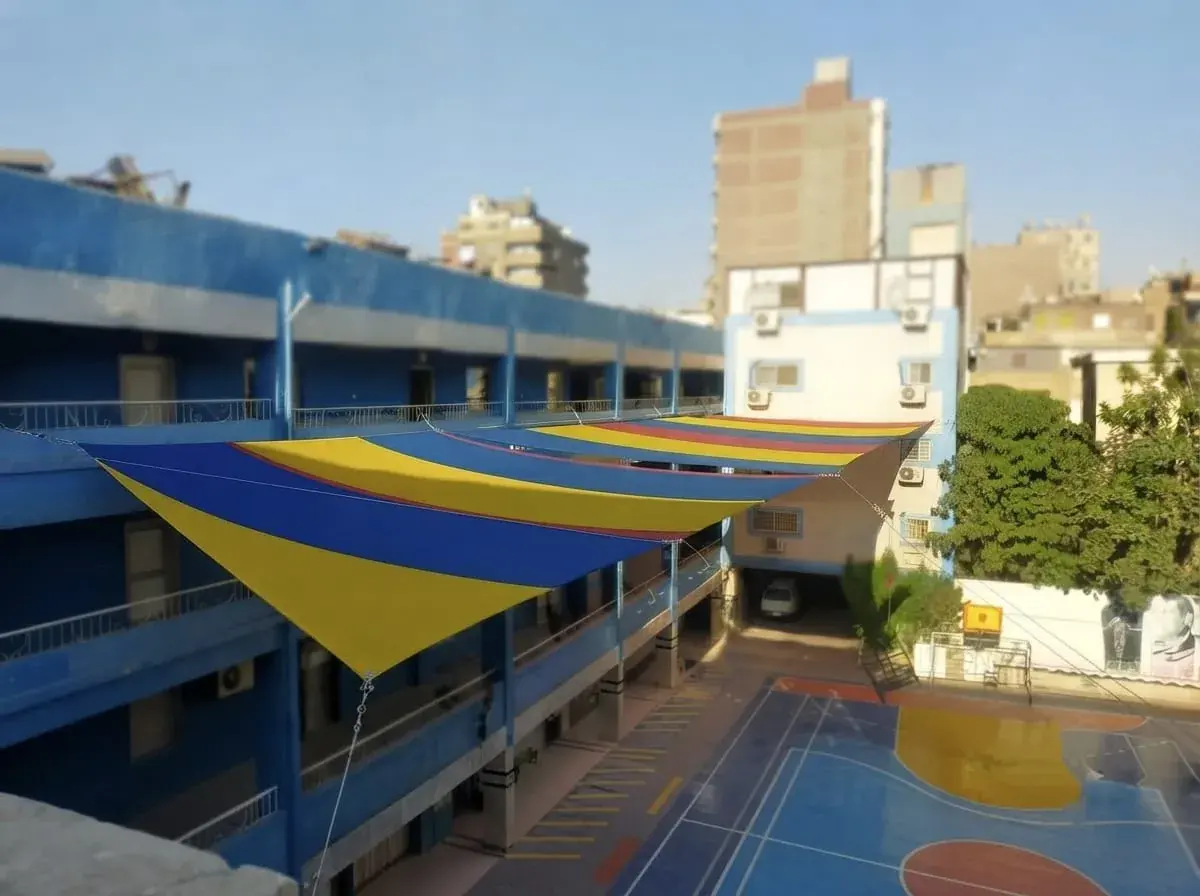 مظلات فناء مدرسة في الشيخ زايد — 450 م²